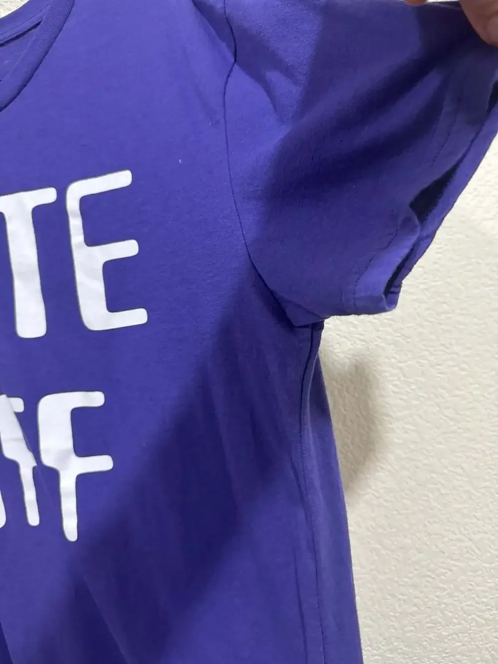 Stranger Things Dustin Henderson 'Byte Off' Purple Graphic T-Shirt Adult Size L - Picture 6 of 9